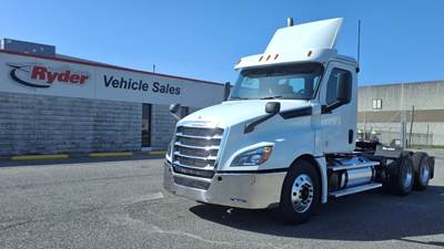 Freightliner Cascadia 126 Day Cab Truck - 450HP, 10 Speed Manual