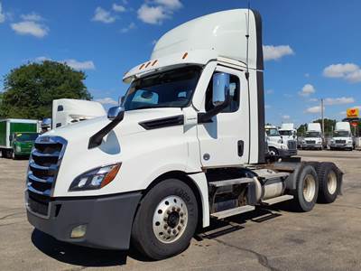 Freightliner Cascadia 126 Day Cab Truck - 450HP, 12 Speed Automatic