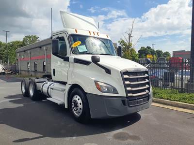 Freightliner Cascadia 126 Day Cab Truck - 450HP, 12 Speed Automatic