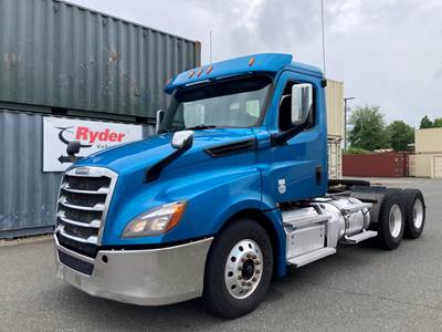 Freightliner Cascadia 126 Day Cab Truck - 450HP, 10 Speed Manual
