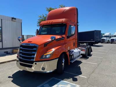 Freightliner Cascadia 126 Day Cab Truck - 505HP, 12 Speed Automatic