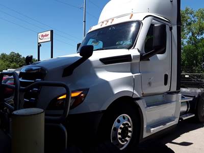Freightliner Cascadia 126 Day Cab Truck - 450HP, 12 Speed Automatic