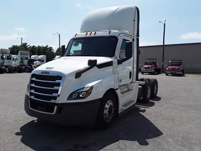 Freightliner Cascadia 126 Day Cab Truck - 400HP, 12 Speed Automatic