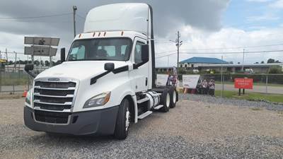 Freightliner Cascadia 126 Day Cab Truck - 410HP, 12 Speed Automatic