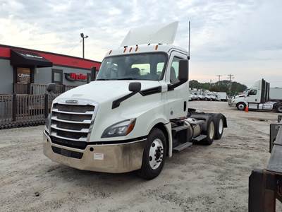 Freightliner Cascadia 126 Day Cab Truck - 450HP, 12 Speed Automatic