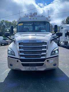 Freightliner Cascadia 126 Day Cab Truck - 455HP, 12 Speed Automatic