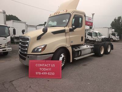 Freightliner Cascadia 126 Day Cab Truck - 450HP, 12 Speed Automatic