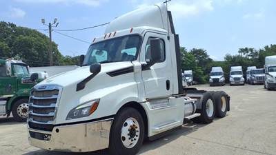 Freightliner Cascadia 126 Day Cab Truck - 450HP, 10 Speed Manual