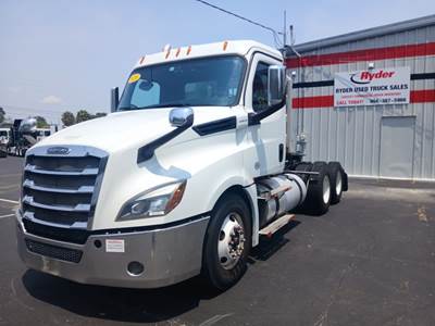 Freightliner Cascadia 126 Day Cab Truck - 450HP, 10 Speed Automatic