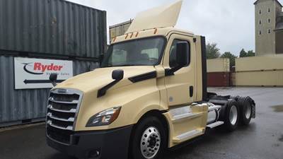 Freightliner Cascadia 126 Day Cab Truck - 450HP, 12 Speed Automatic