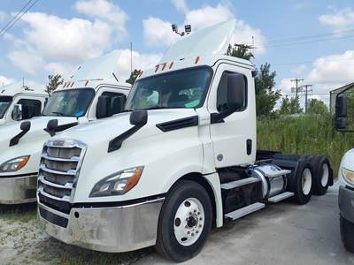 Freightliner Cascadia 126 Day Cab Truck - 450HP, 12 Speed Automatic