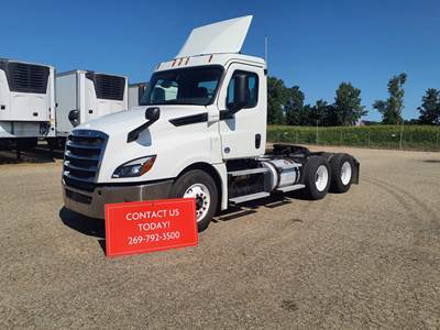 Freightliner Cascadia 126 Day Cab Truck - 455HP, 12 Speed Automatic