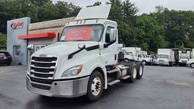 Freightliner Cascadia 126 Day Cab Truck - 410HP, 10 Speed Manual