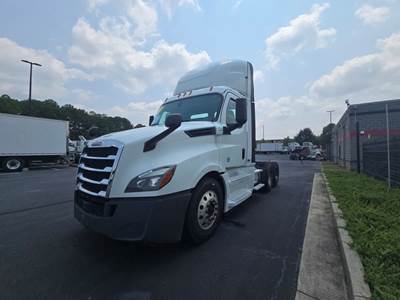 Freightliner Cascadia 126 Day Cab Truck - 450HP, 12 Speed Automatic