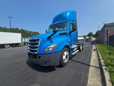 Freightliner Cascadia 126 Day Cab Truck - 400HP, 12 Speed Automatic