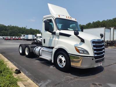 Freightliner Cascadia 126 Day Cab Truck - 450HP, 12 Speed Automatic