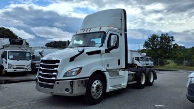 Freightliner Cascadia 126 Day Cab Truck - 450HP, 12 Speed Automatic