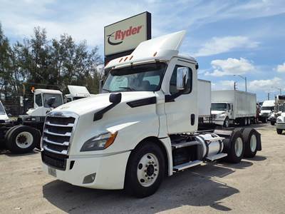 Freightliner Cascadia 126 Day Cab Truck - 450HP, 12 Speed Automatic