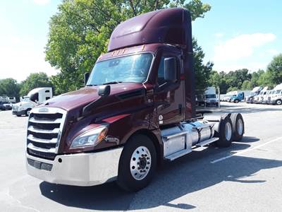 Freightliner Cascadia 126 Day Cab Truck - 450HP, 12 Speed Automatic
