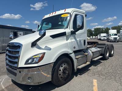 Freightliner Cascadia 126 Day Cab Truck - 505HP, 10 Speed Manual
