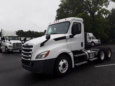 Freightliner Cascadia 126 Day Cab Truck - 455HP, 12 Speed Automatic