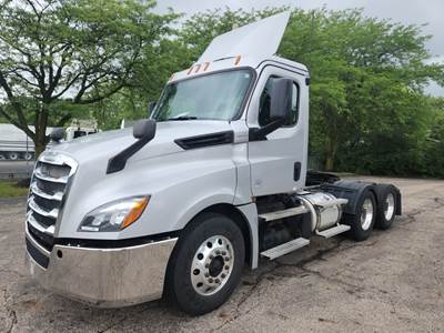 Freightliner Cascadia 126 Day Cab Truck - 455HP, 10 Speed Manual