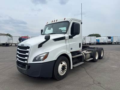 Freightliner Cascadia 126 Day Cab Truck - 410HP, 12 Speed Automatic
