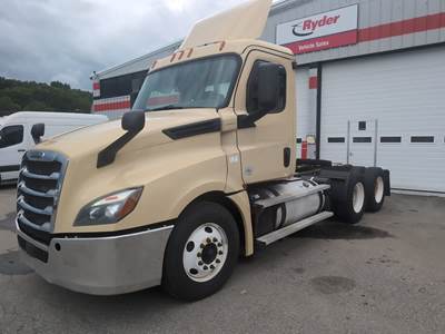 Freightliner Cascadia 126 Day Cab Truck - 450HP, 12 Speed Automatic