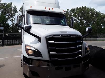Freightliner Cascadia 126 Day Cab Truck - 450HP, 10 Speed Manual