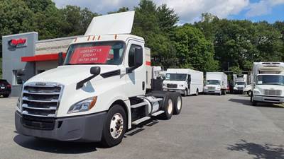 Freightliner Cascadia 126 Day Cab Truck - 450HP, 12 Speed Automatic