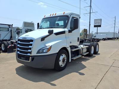 Freightliner Cascadia 126 Day Cab Truck - 410HP, 12 Speed Automatic