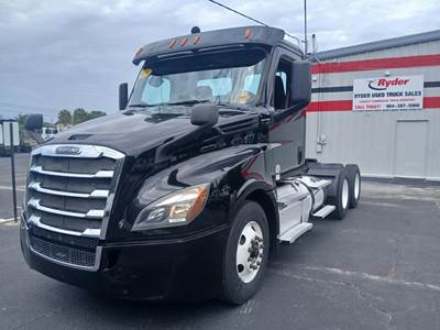 Freightliner Cascadia 126 Day Cab Truck - 450HP, 12 Speed Automatic