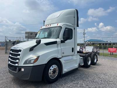Freightliner Cascadia 126 Day Cab Truck - 400HP, 12 Speed Automatic