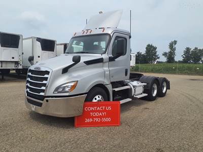 Freightliner Cascadia 126 Day Cab Truck - 455HP, 10 Speed Manual