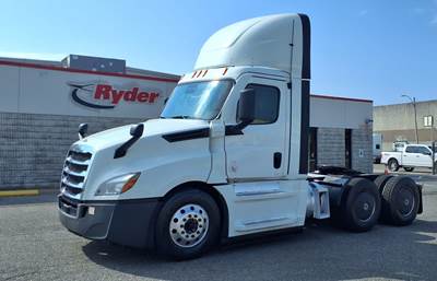 Freightliner Cascadia 126 Day Cab Truck - 400HP, 12 Speed Automatic