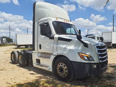 Freightliner Cascadia 126 Day Cab Truck - 400HP, 12 Speed Automatic