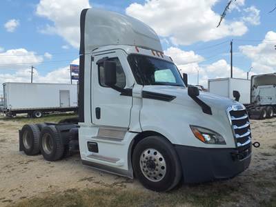 Freightliner Cascadia 126 Day Cab Truck - 400HP, 12 Speed Automatic