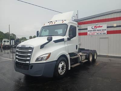 Freightliner Cascadia 126 Day Cab Truck - 450HP, 12 Speed Automatic