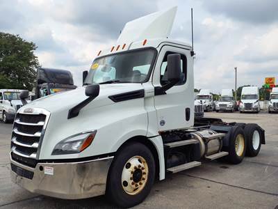 Freightliner Cascadia 126 Day Cab Truck - 450HP, 12 Speed Automatic