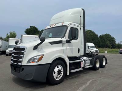 Freightliner Cascadia 126 Day Cab Truck - 455HP, 12 Speed Automatic