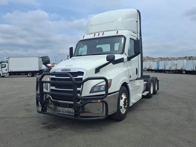 Freightliner Cascadia 126 Day Cab Truck - 450HP, 10 Speed Manual