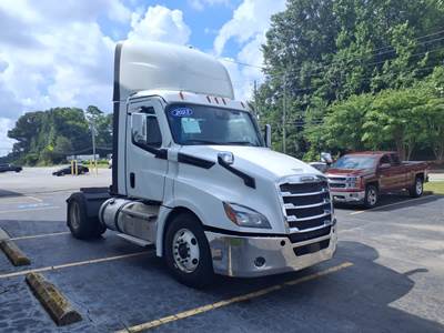 Freightliner Cascadia 126 Single Axle Day Cab Truck - 450HP, 12 Speed Automatic