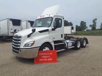 Freightliner Cascadia 126 Day Cab Truck - 455HP, 12 Speed Automatic