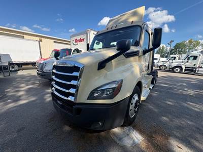 Freightliner Cascadia 126 Day Cab Truck - 450HP, 12 Speed Automatic