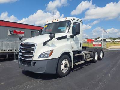 Freightliner Cascadia 126 Day Cab Truck - 450HP, 12 Speed Automatic