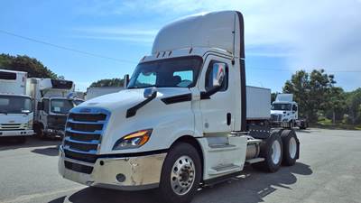 Freightliner Cascadia 126 Day Cab Truck - 450HP, 12 Speed Automatic