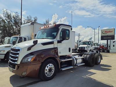 Freightliner Cascadia 126 Day Cab Truck - 450HP, 12 Speed Automatic