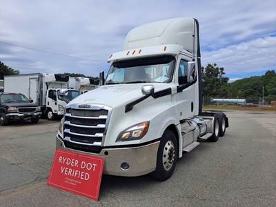 Freightliner Cascadia 126 Day Cab Truck - 455HP, 10 Speed Manual