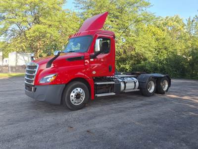 Freightliner Cascadia 126 Day Cab Truck - 500HP, 18 Speed Manual