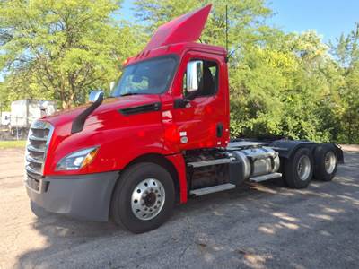 Freightliner Cascadia 126 Day Cab Truck - 500HP, 18 Speed Manual